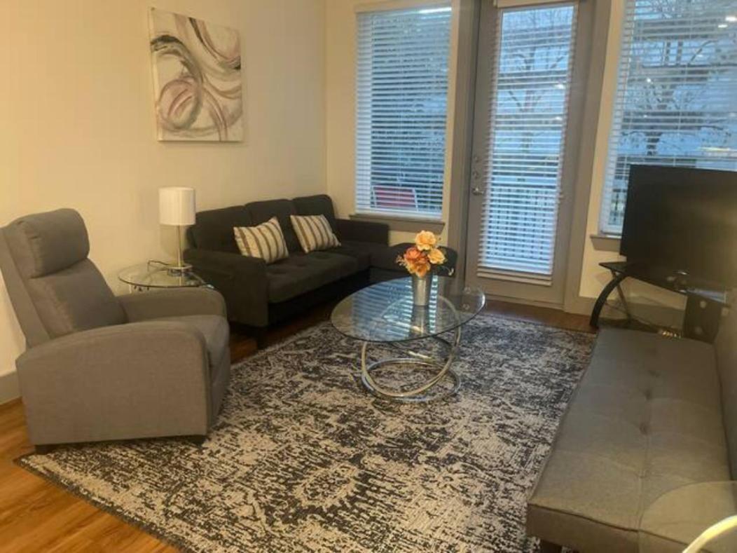 Resort-Style Apartments Near The Galleria Houston Room photo