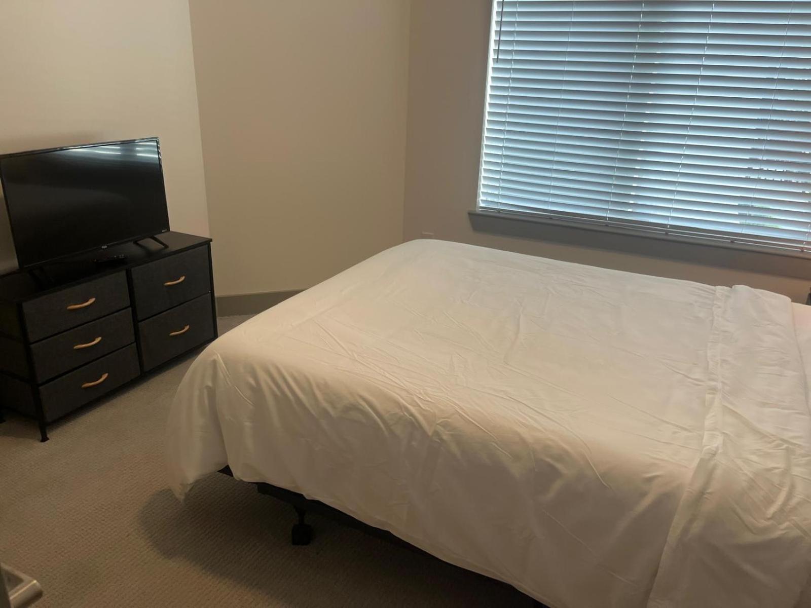 Resort-Style Apartments Near The Galleria Houston Room photo